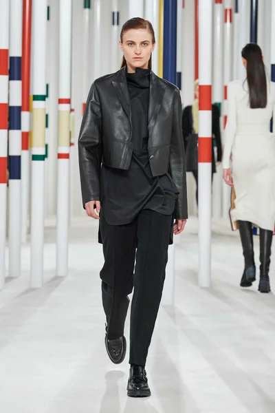 Look 17